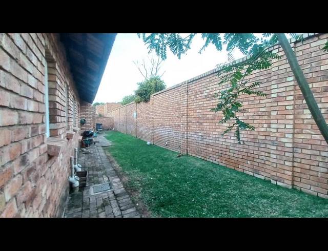 3 BEDROOM TOWNHOUSE FOR SALE IN ELARDUSPARK